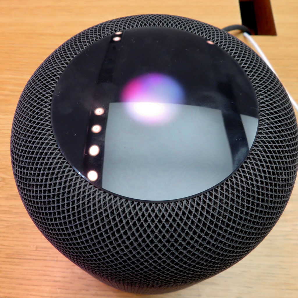 Touchscreen display on the top of a Apple Homepod