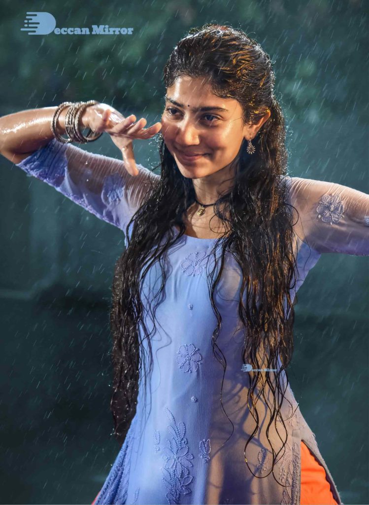 Sai Pallavi acting a scene in rain
