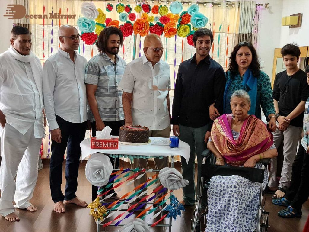 Superstar Krishna celebrating his Birthday with family and friends