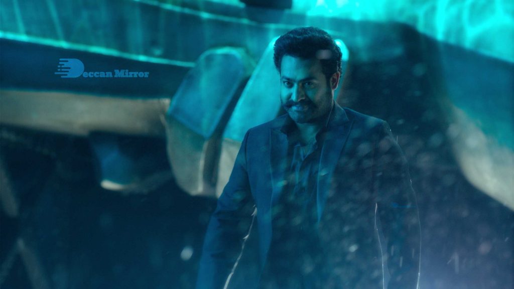 Junior NTR, dressed in black suit, makes a special appearance in the promotional video for the movie RRR featuring Dosti song