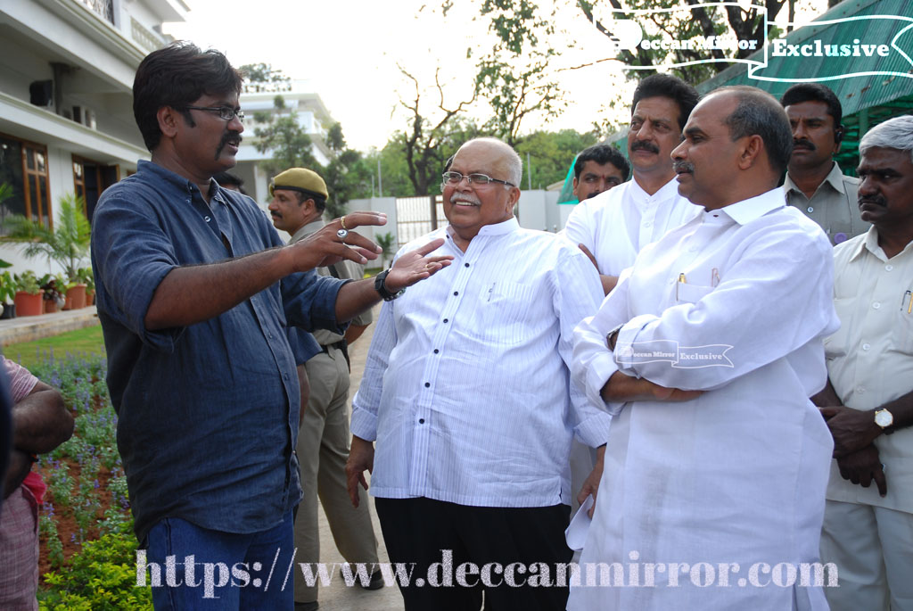 Director explaining the scene to YSR