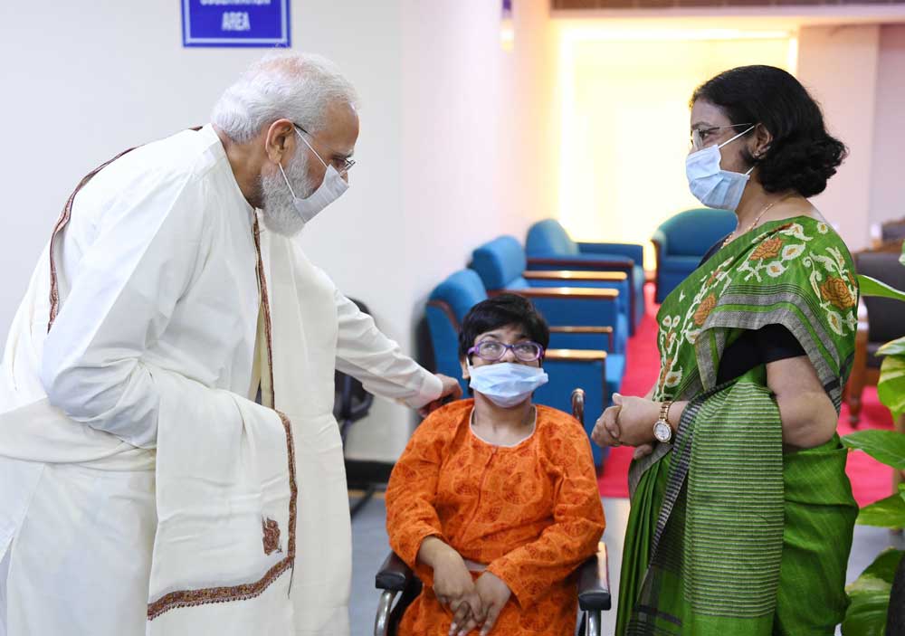 PM Modi at Ram Manohar Lohia Hospital in Delhi.jpeg