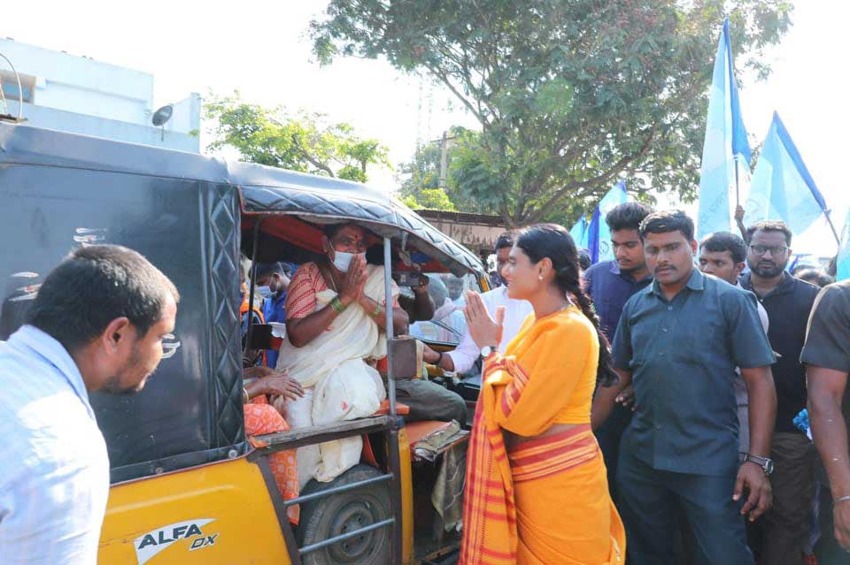 Y.S.Sharmila speaks to people during her walk in Telangana in October 2021