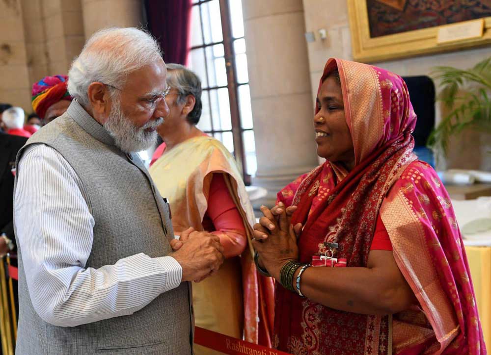 Modi-and-Dulari-Devi-the-Artist