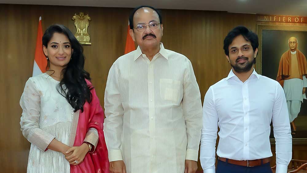 Natyam-movie-team-with-VP-3