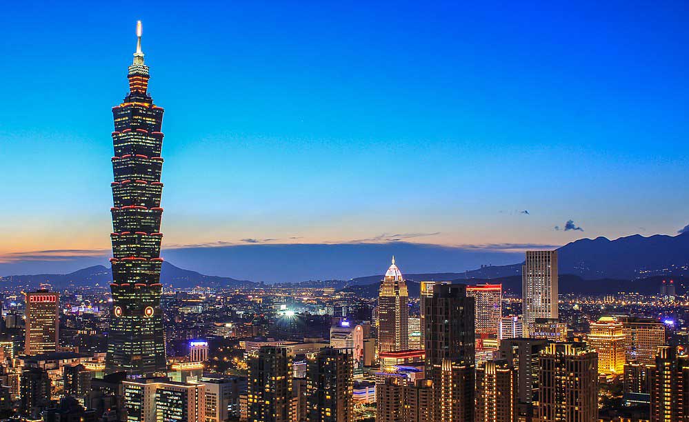 Taipei-Skyline-at-night