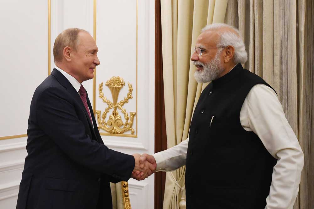 Putin-and-Modi-shake-hands-in-Delhi