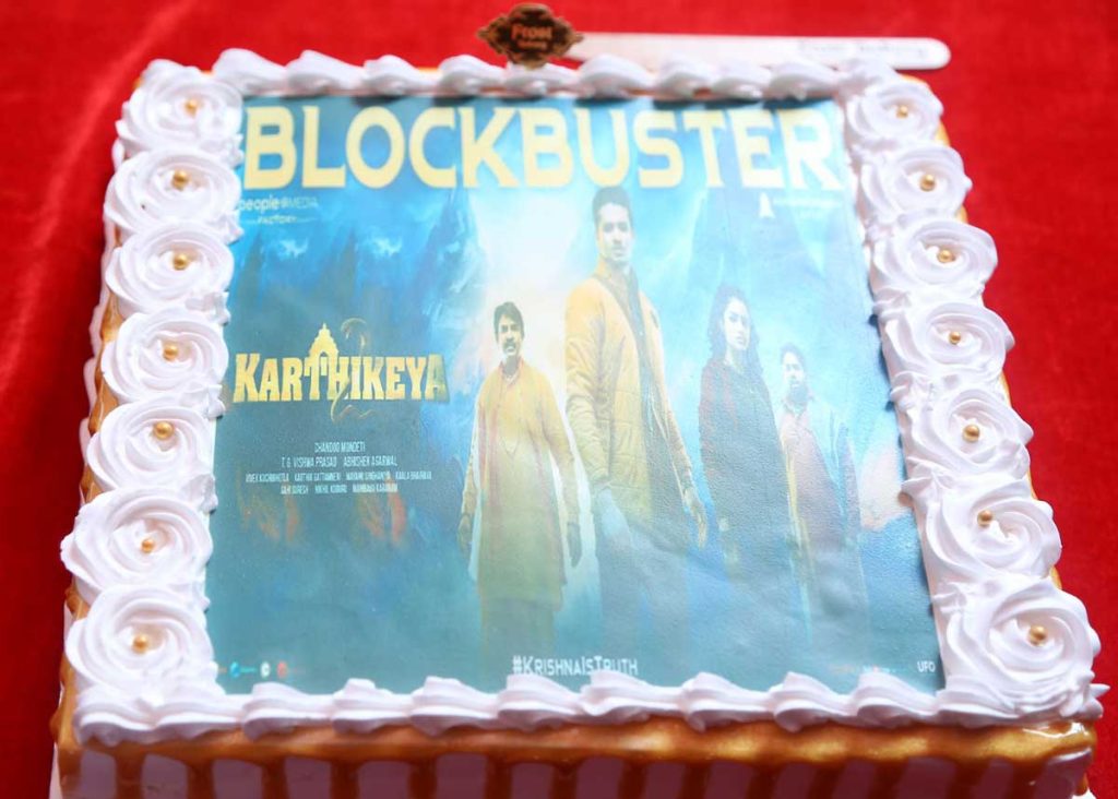 Karthikeya-2-Success-Celebrations-(2)