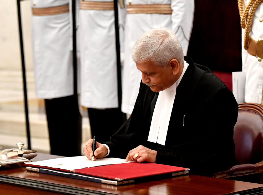 UU-Lalit-swearing-in-as-Chief-Justice-of-India