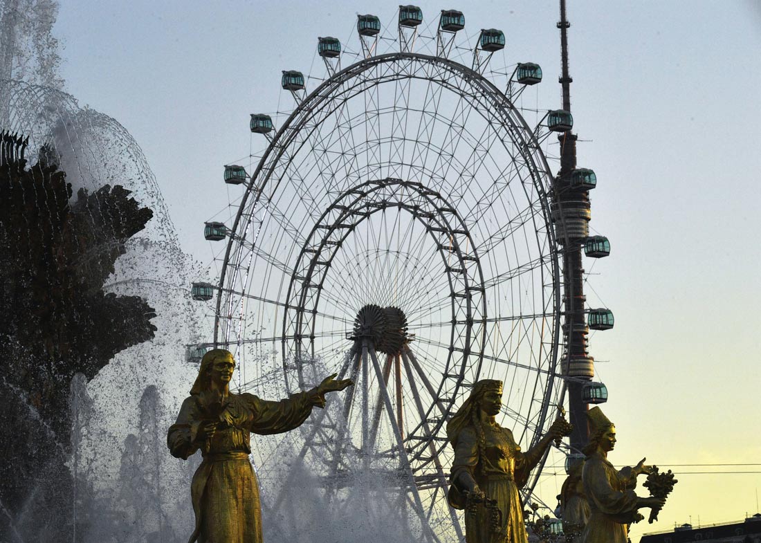 Moscow Sun, Europe's biggest giant wheel, opens to public