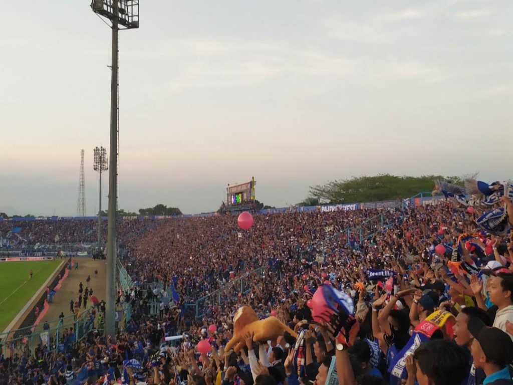 Aremania_at_Kanjuruhan_Stadium