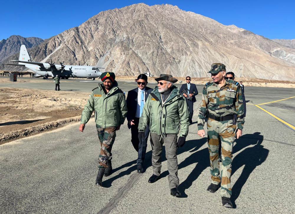 PM-Modi-in-Kargil-for-Diwali