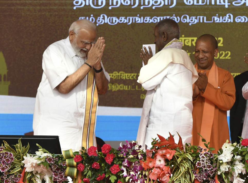 Modi-and-Ilayaraja-in-Varanasi