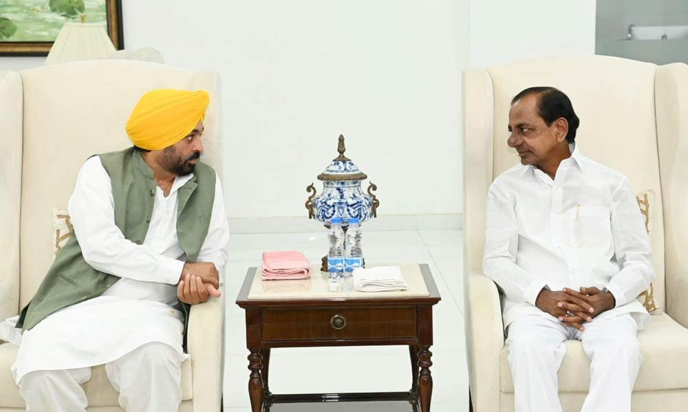 Punjab CM Bhagwant Mann and Telangana CM KCR