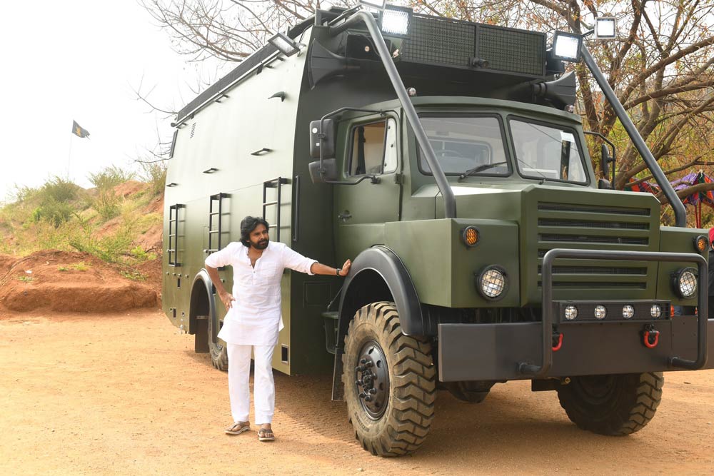 Pawan-Kalyan-with-his-vehicle-Varahi