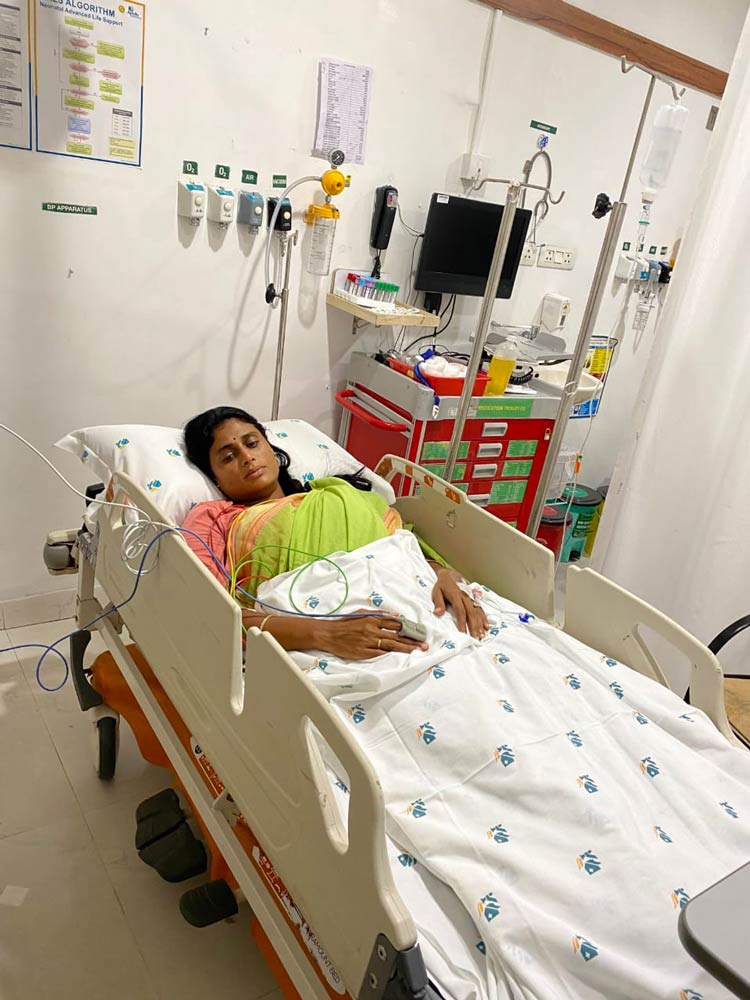 ys sharmila getting treatment at hospital after fasting