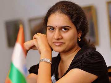 koneru-humpy-playing-chess