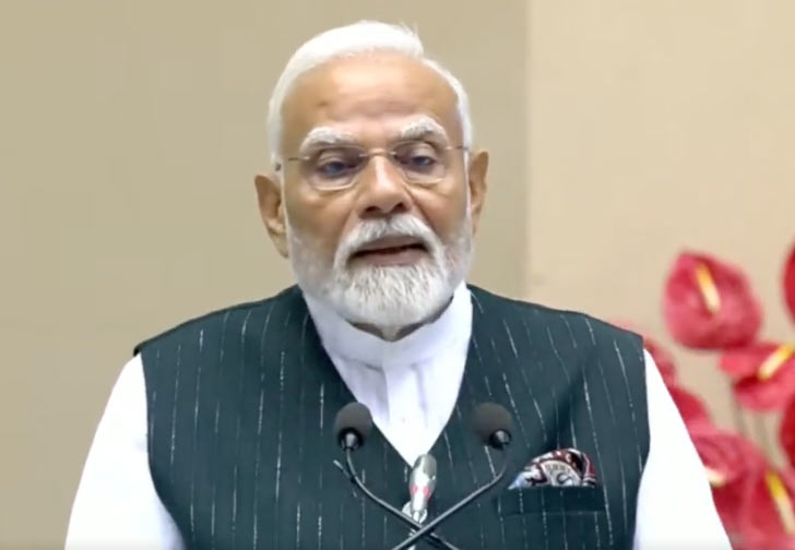 pm-modi-on-civil-servants-day