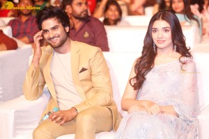 Aa ammayi gurinchi meeku cheppali pre release attended by krithi shetty, sudheer babu, naga chaitanya, adivi sesh and sidhu jonnalagadda