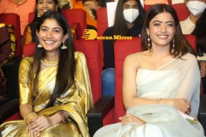 Sai Pallavi, Keerthy Suresh, Rashmika and Khushbu at the pre-release function of Aadavallu Meeku Johaarlu