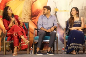 Pictures of Aadavallu Meeku Johaarlu Pre-Release Press Meet - attended by Rashmika Mandanna, Jhansi and others.