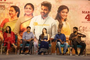 Pictures of Aadavallu Meeku Johaarlu Pre-Release Press Meet - attended by Rashmika Mandanna, Jhansi and others.