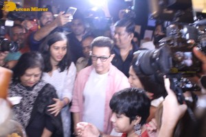 Aamir Khan eats Panipuri with fans while promoting Lal Singh Chaddha
