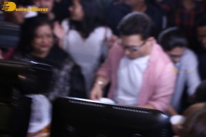 Aamir Khan eats Panipuri with fans while promoting Lal Singh Chaddha