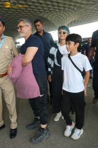 Bollywood Actor Aamir Khan travels with Family from Mumbai Airport