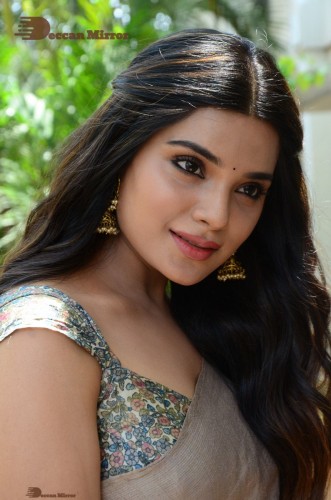 Telugu and Tamil actress Aathmika posing in a Grey Saree
