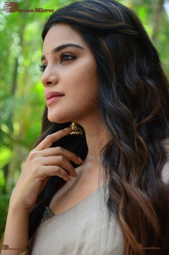 Telugu and Tamil actress Aathmika posing in a Grey Saree