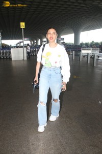 actress aditi rao hydari chic look at mumbai airport