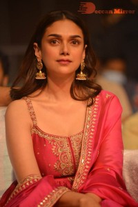 Aditi-Rao-Hydari-21