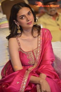 Aditi-Rao-Hydari-24