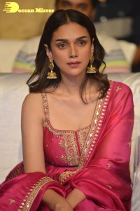 Aditi-Rao-Hydari-25