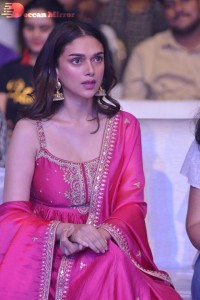 Aditi-Rao-Hydari-37