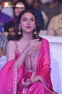 Aditi-Rao-Hydari-39