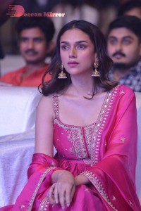 Aditi-Rao-Hydari-43
