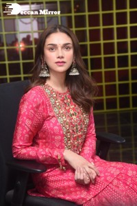 Aditi-Rao-Hydari-10