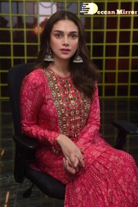 Aditi-Rao-Hydari-4