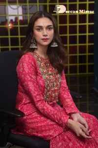 Aditi-Rao-Hydari-9
