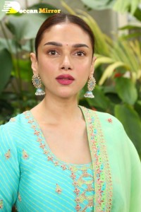 Aditi-Rao-Hydari-15