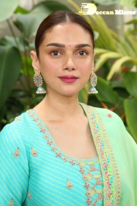 Aditi-Rao-Hydari-18