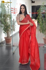 indian actress aishwyara dutta gorgeous looks in a red saree