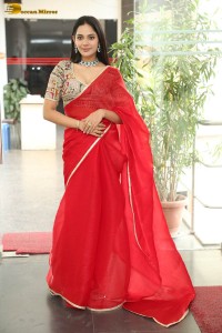 indian actress aishwyara dutta gorgeous looks in a red saree