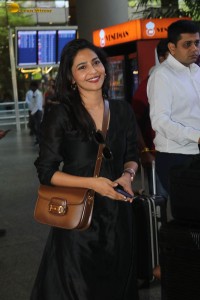 actress aishwarya lekshmi spotted at mumbai airport
