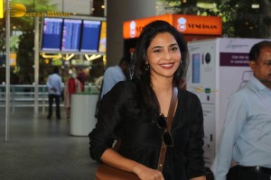 actress aishwarya lekshmi spotted at mumbai airport