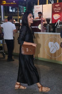 actress aishwarya lekshmi spotted at mumbai airport