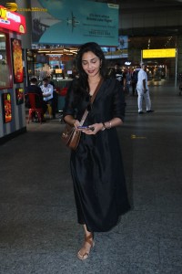 actress aishwarya lekshmi spotted at mumbai airport