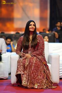 bollywood star Aishwarya Rai in a red salwar dress at ponniyin selvan event